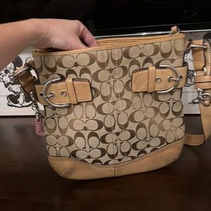 Coach crossbody leather/monogram